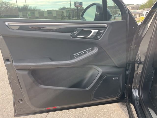 Used 2021 Porsche Macan S image 12