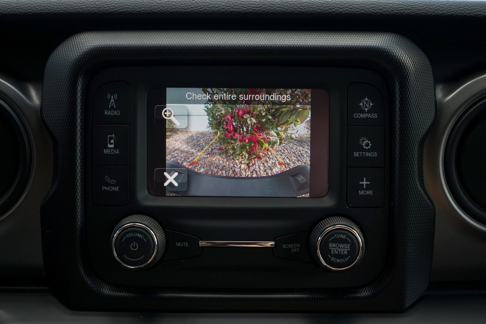 Used 2021 Jeep Gladiator Willys image 15