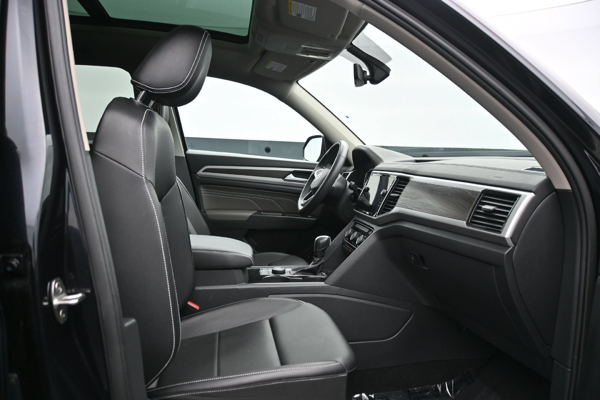 Used 2023 Volkswagen Atlas SE w/ Panoramic Sunroof Package AWD/4WD image 13