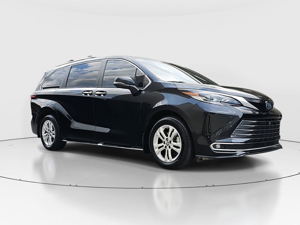 Certified 2022 Toyota Sienna Platinum image 3