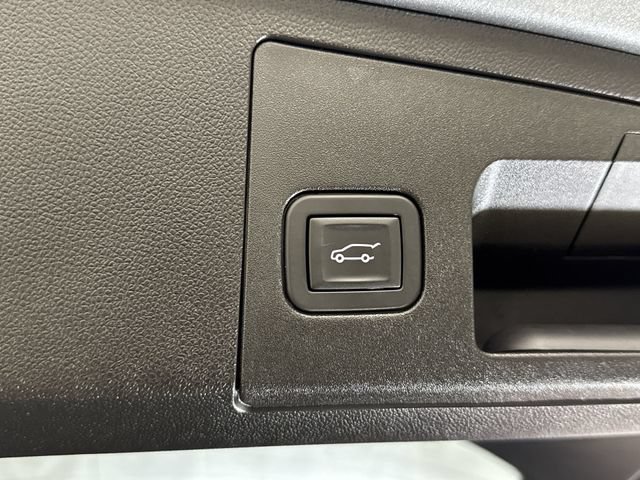 Certified 2025 Cadillac XT4 Premium Luxury FWD image 25