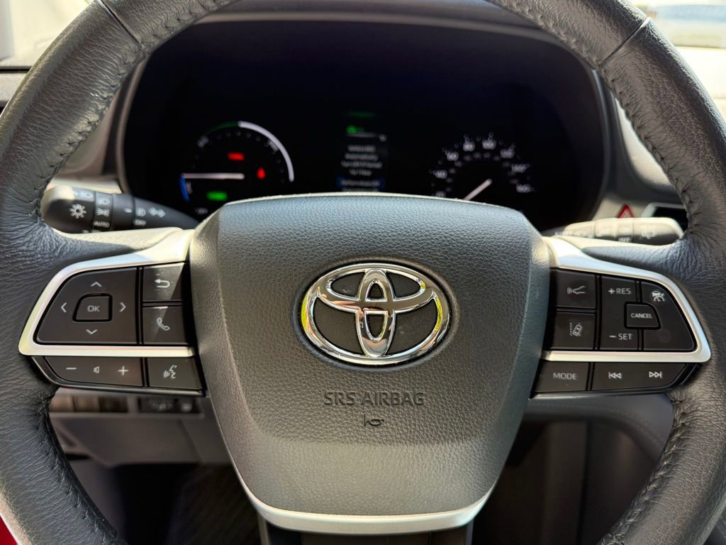 Certified 2023 Toyota Sienna XLE AWD/4WD image 36