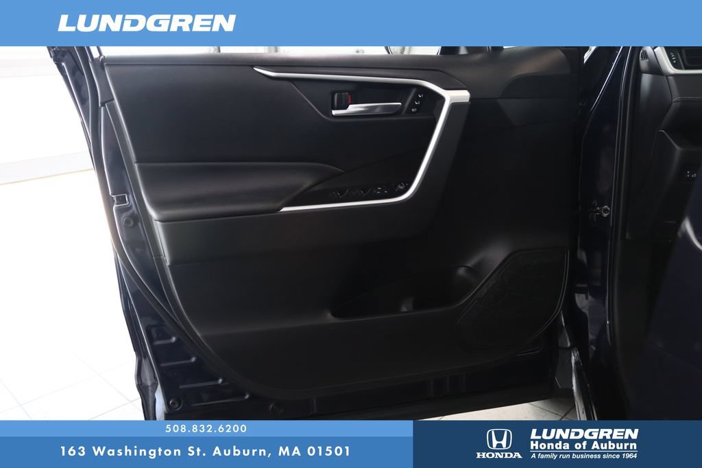 Used 2022 Toyota RAV4 XLE Premium AWD/4WD image 9