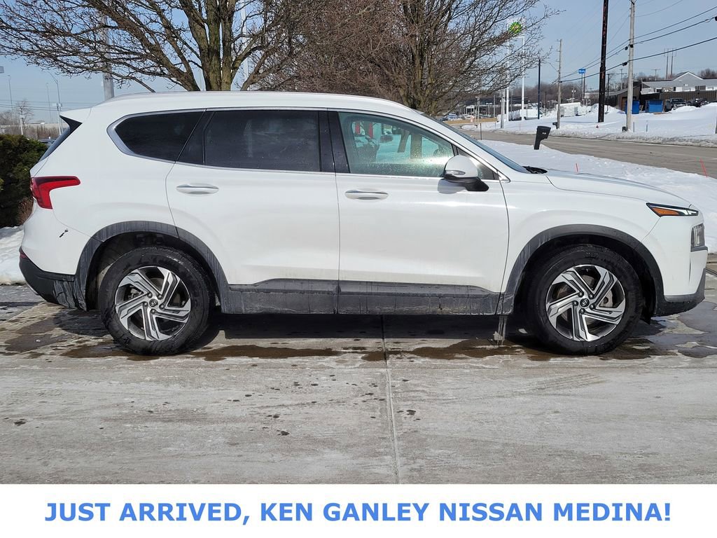 Used 2023 Hyundai Santa Fe SEL image 2