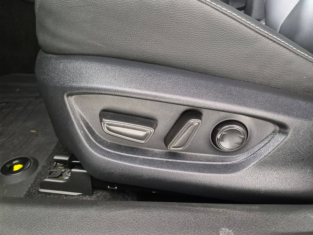 Used 2026 Toyota Camry SE FWD image 21