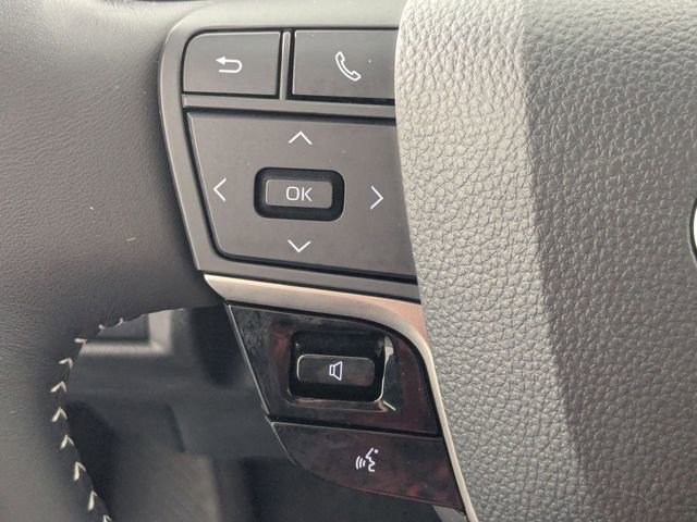 Used 2025 Toyota Camry SE image 14