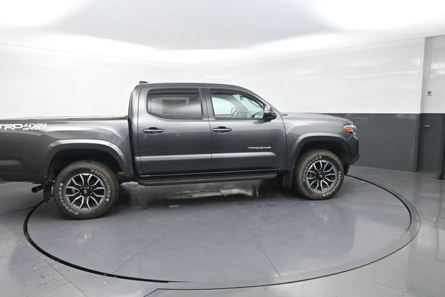 Used 2020 Toyota Tacoma TRD Sport w/ TRD Premium Sport Package AWD/4WD image 11