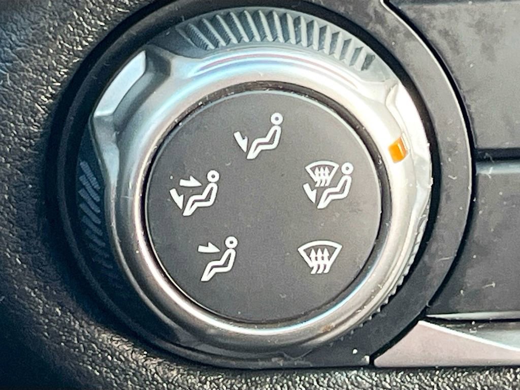 Used 2022 Nissan Versa SV image 20