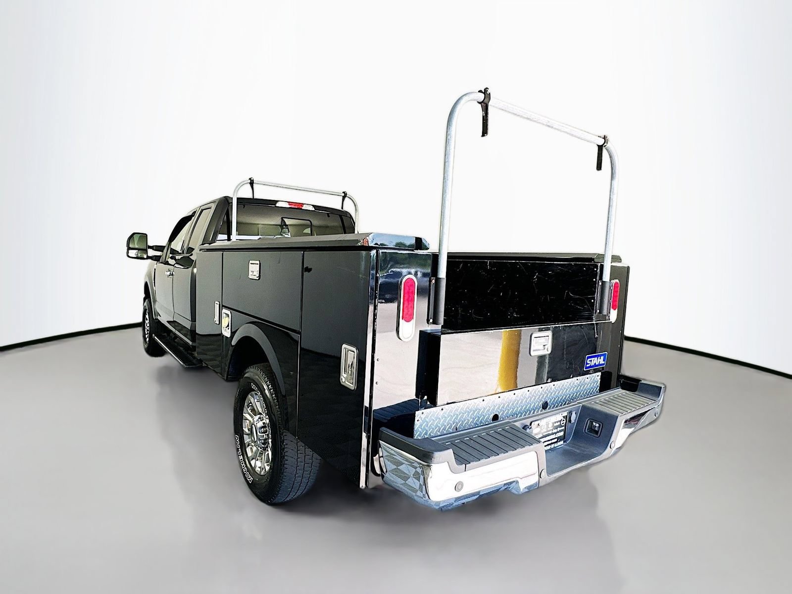 Used 2019 Ford F350 XLT w/ XLT Premium Package AWD/4WD image 5