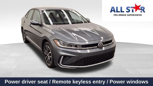 Used 2025 Volkswagen Jetta SE image 1