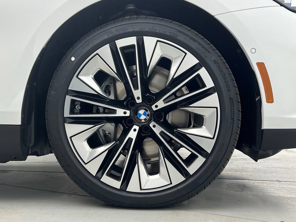 Used 2026 BMW i5 eDrive40 w/ Premium Package RWD image 22