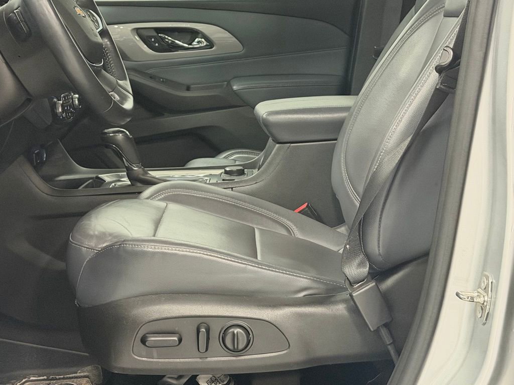 Used 2018 Chevrolet Traverse LT FWD image 11