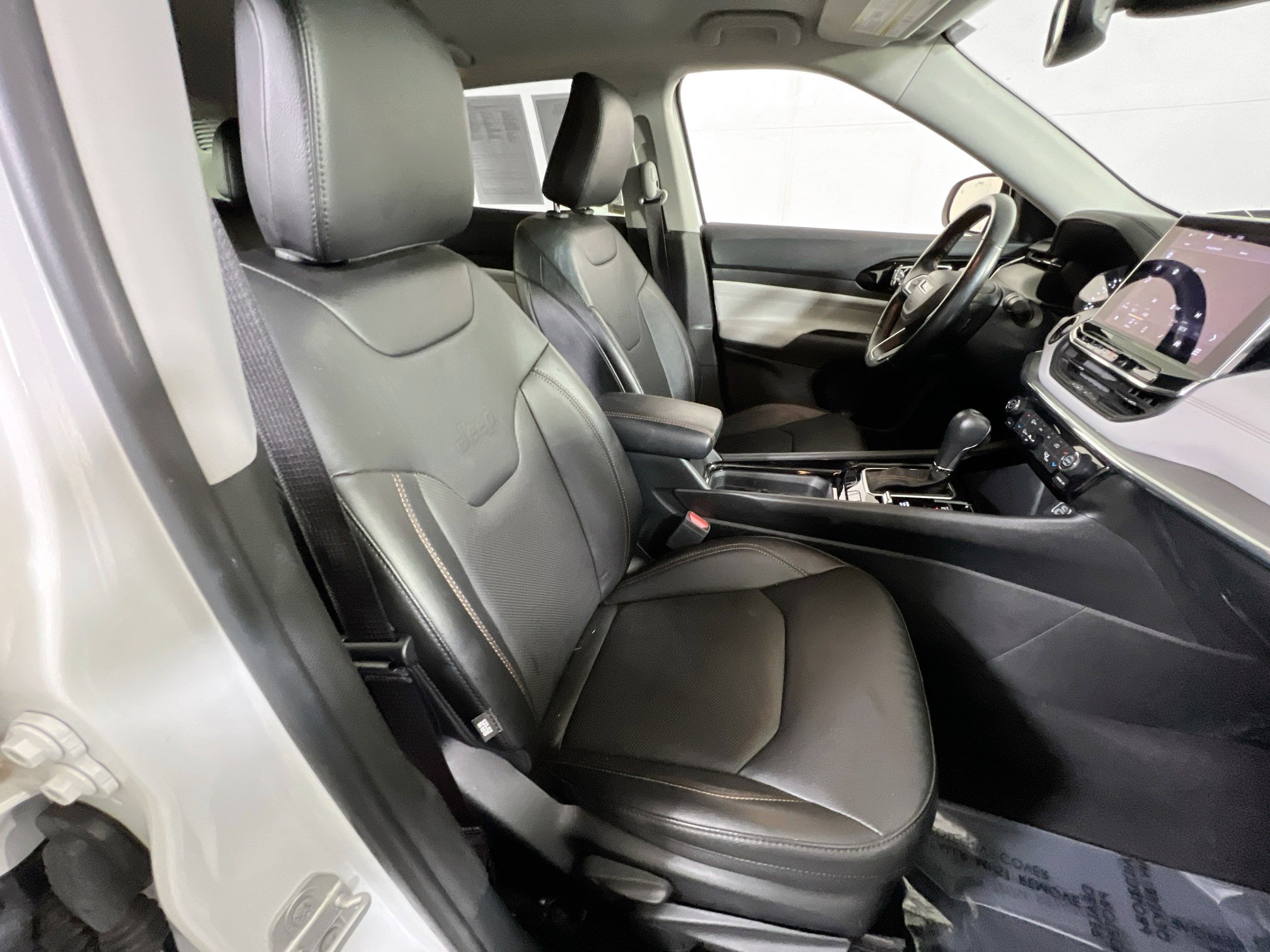 Used 2022 Jeep Compass Limited image 25