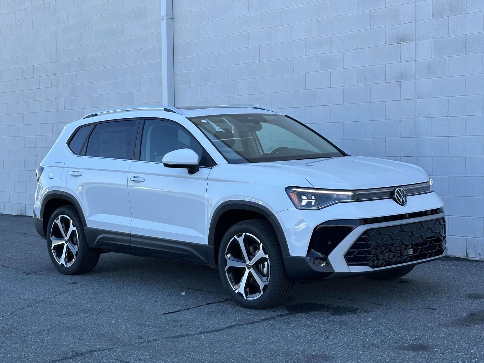 New 2026 Volkswagen Taos SEL image 8