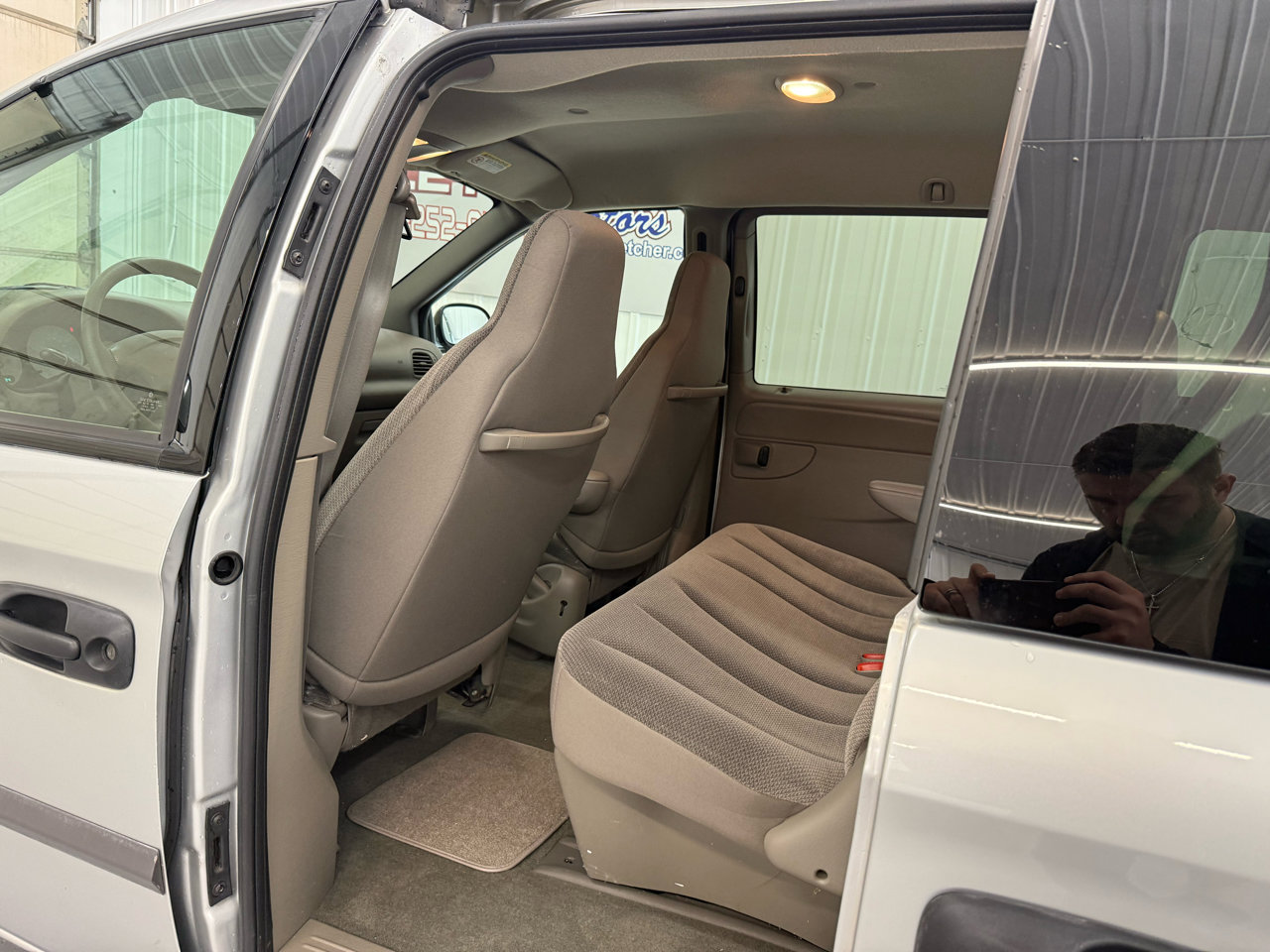 Used 2002 Dodge Caravan SE image 51