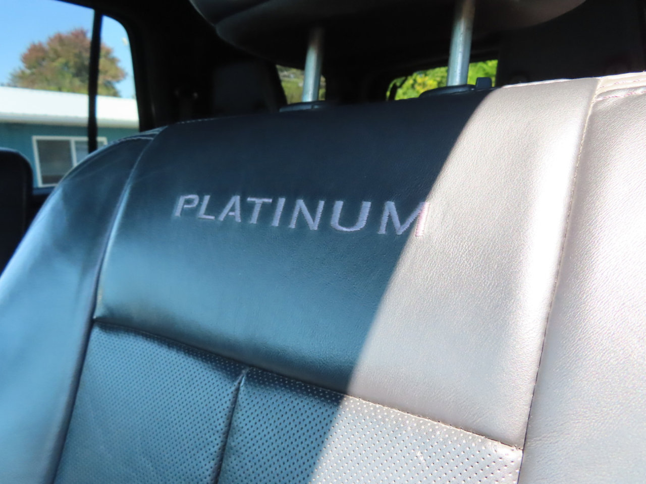 Used 2016 Ford Expedition Platinum image 28