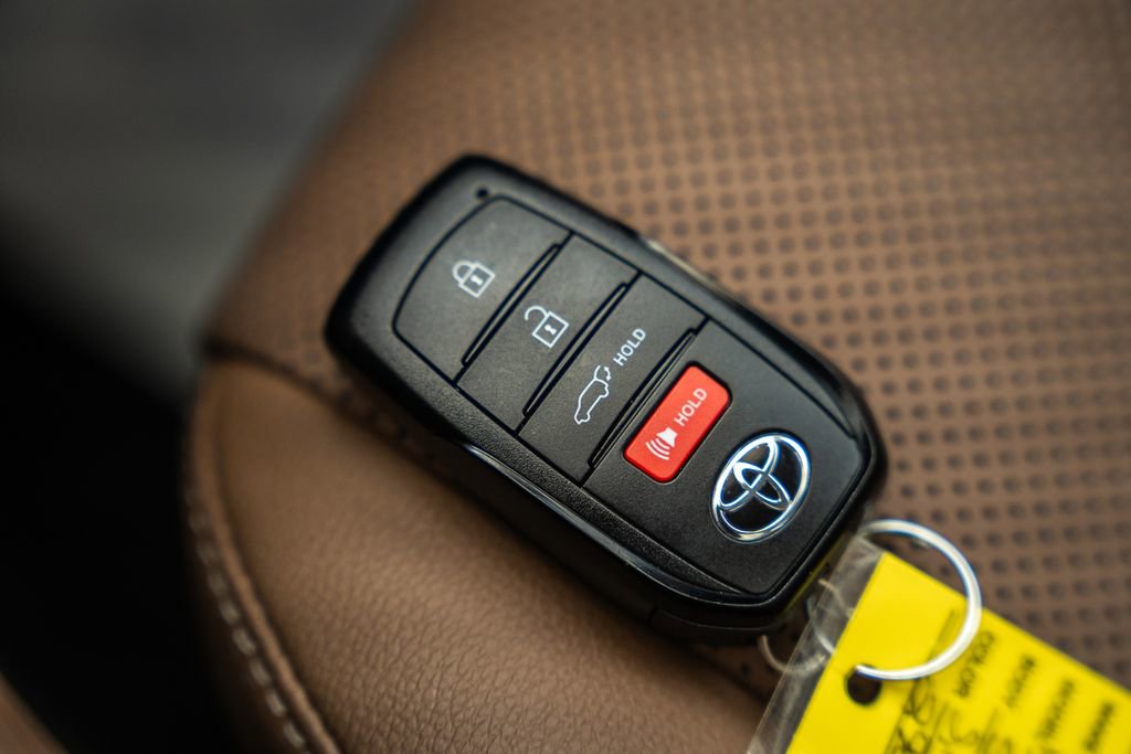 Used 2026 Toyota Grand Highlander AWD image 51