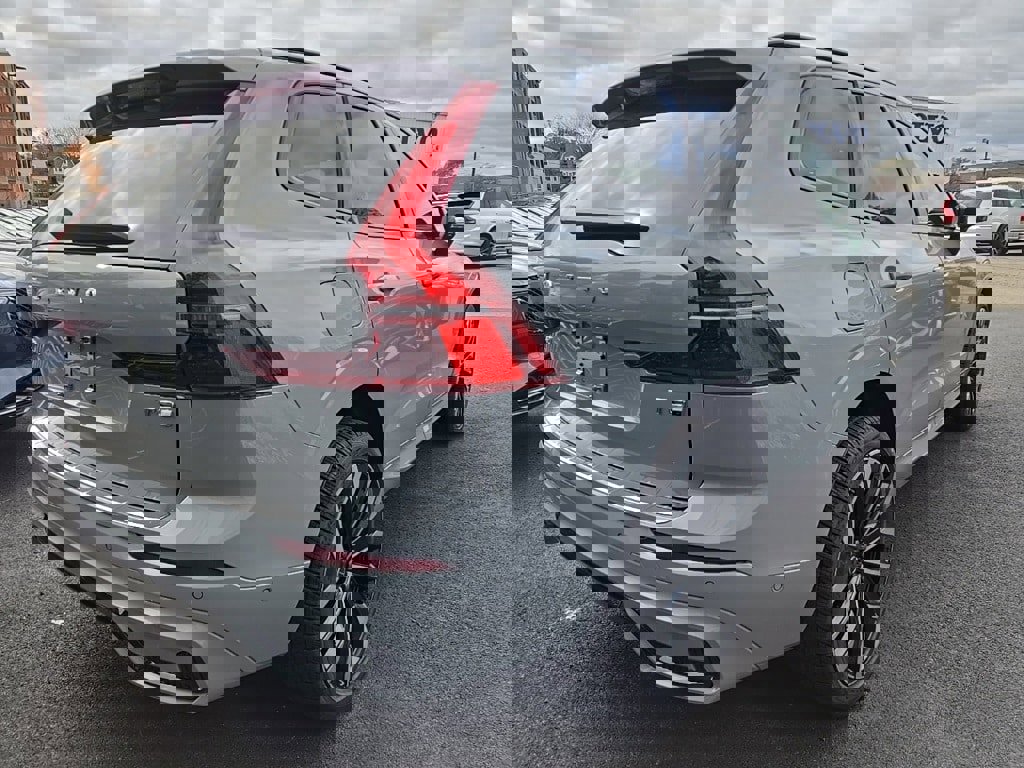 New 2026 Volvo XC60 T8 Ultra w/ Protection Package Premier image 5