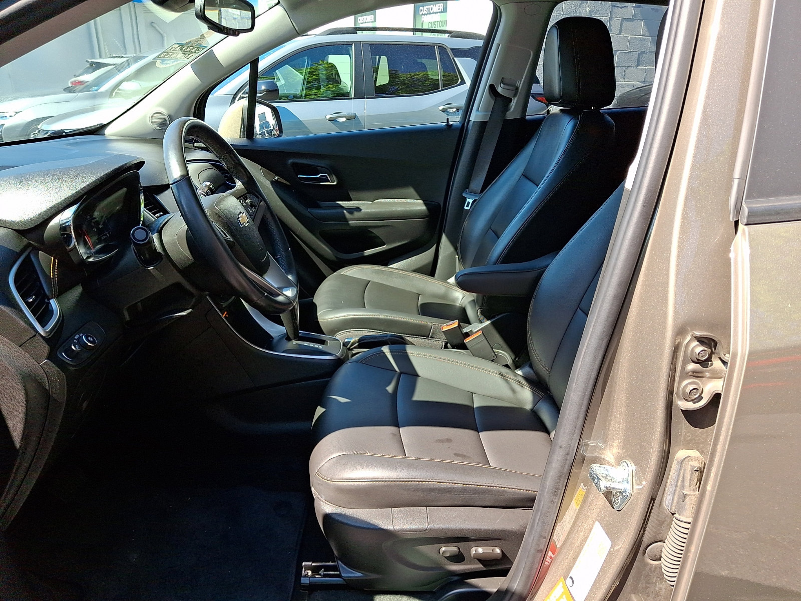 Certified 2022 Chevrolet Trax LT w/ Premium Seat Package AWD/4WD image 15
