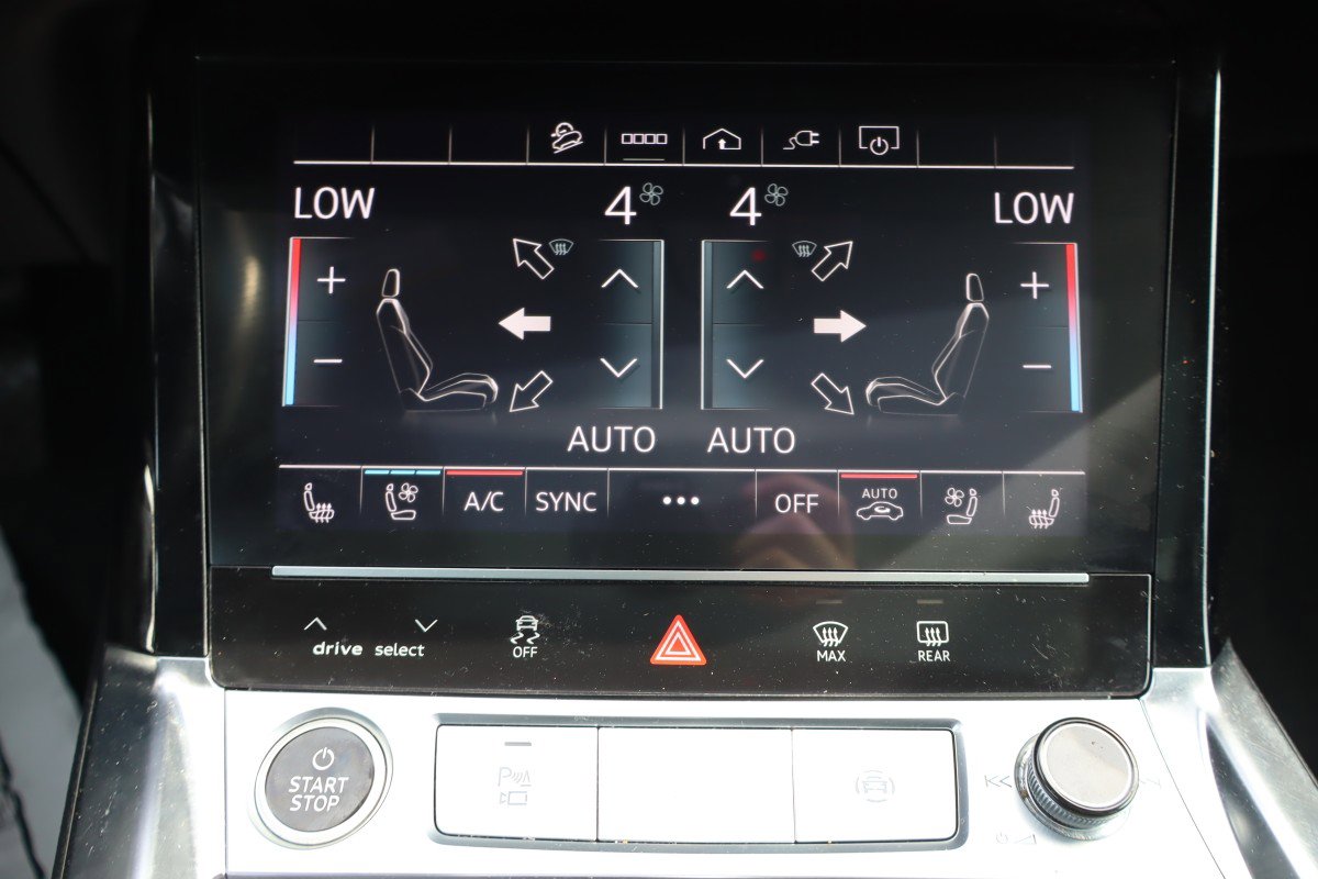 Used 2021 Audi e-tron Premium Plus w/ Premium Plus Package AWD/4WD image 13