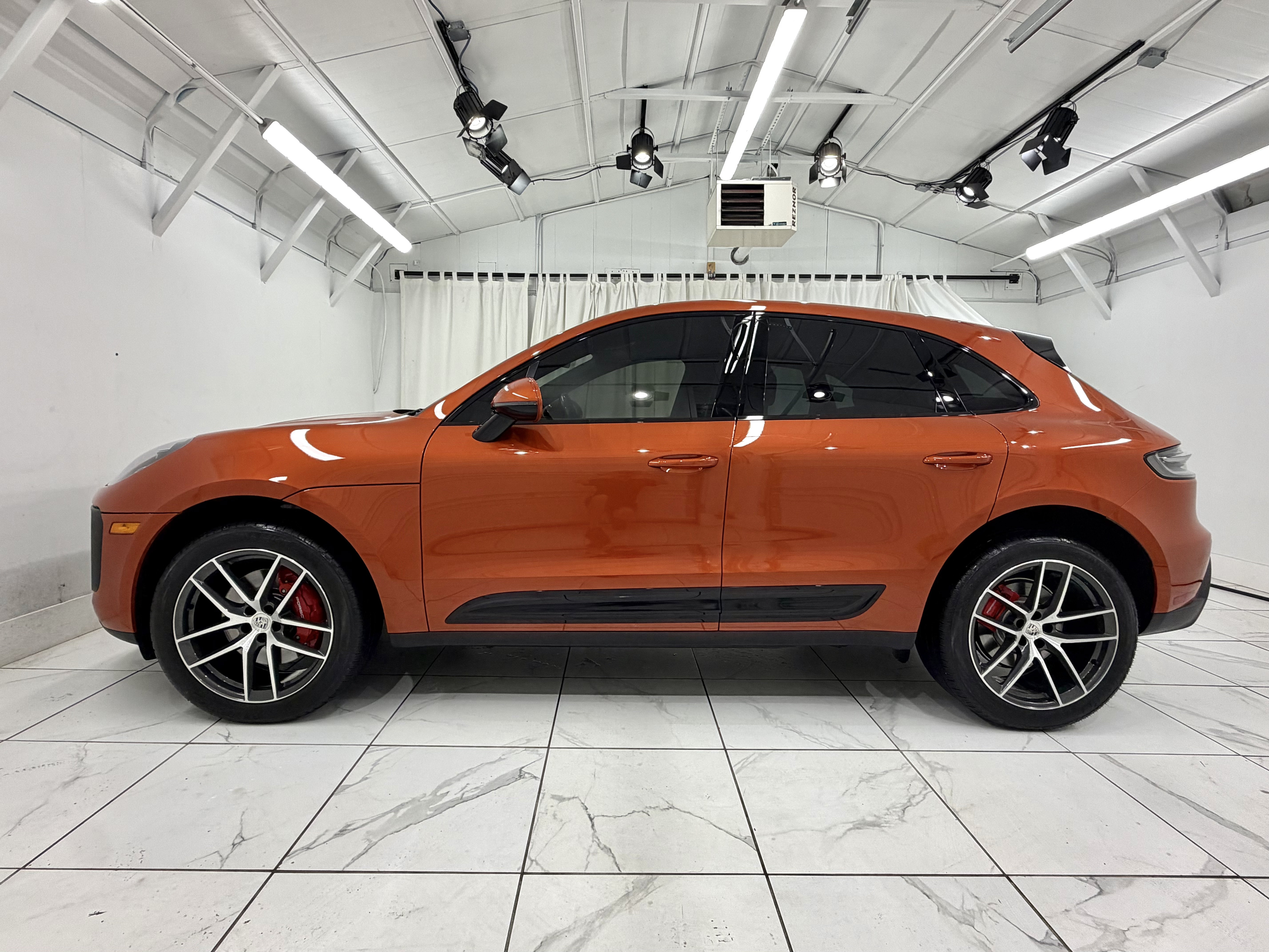 Certified 2024 Porsche Macan S AWD/4WD image 2