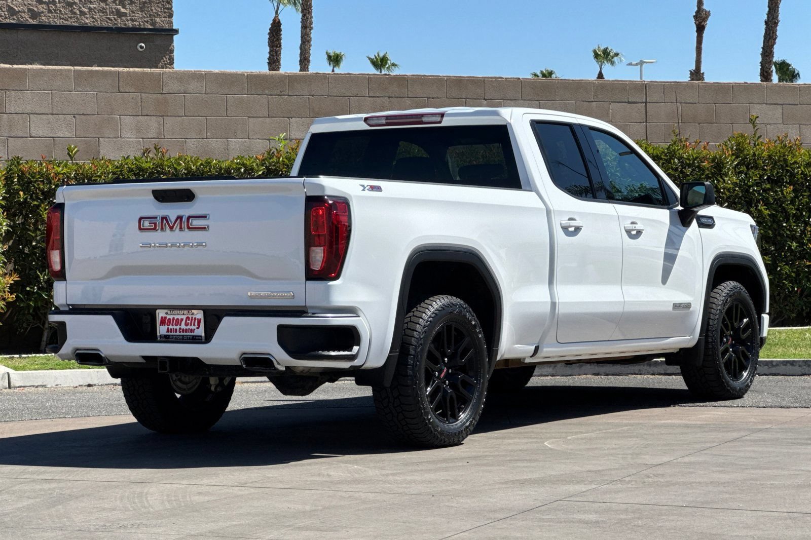Certified 2023 GMC Sierra 1500 Elevation w/ X31 Off-Road Package AWD/4WD image 4