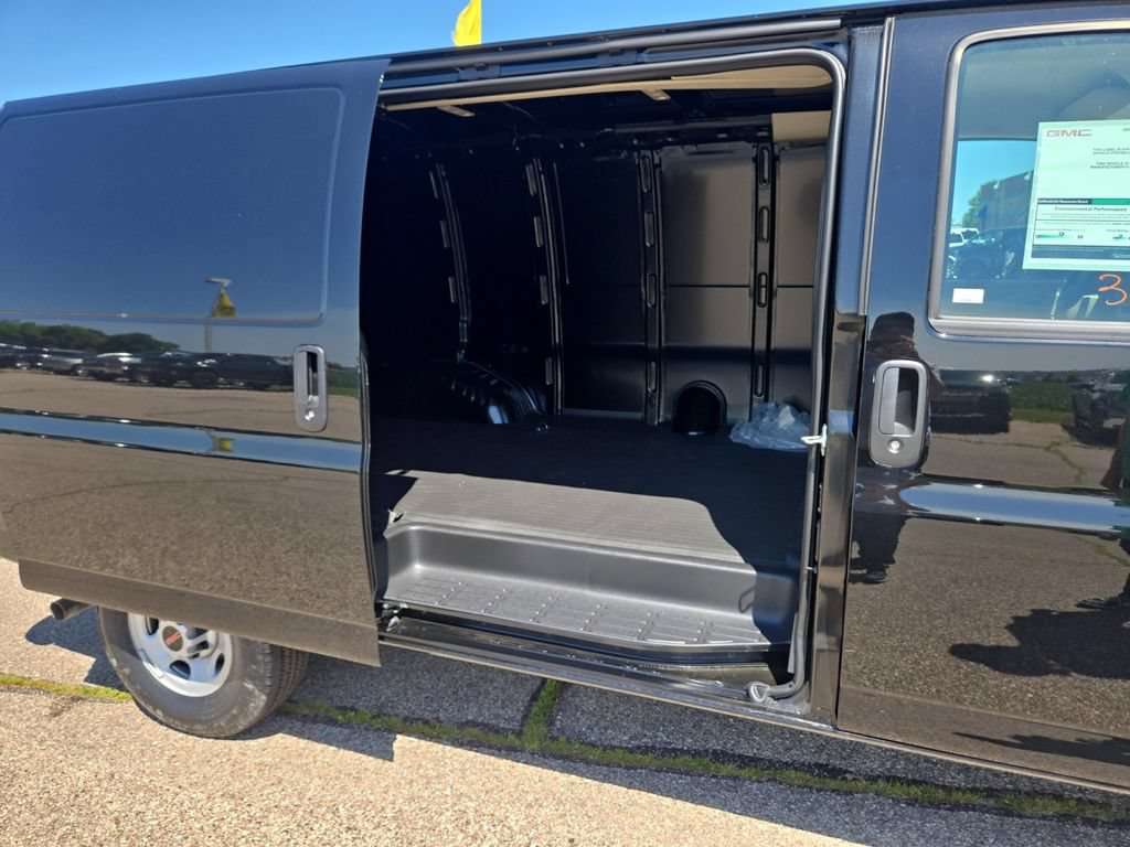 New 2026 GMC Savana 2500 w/ Driver Convenience Package RWD image 31