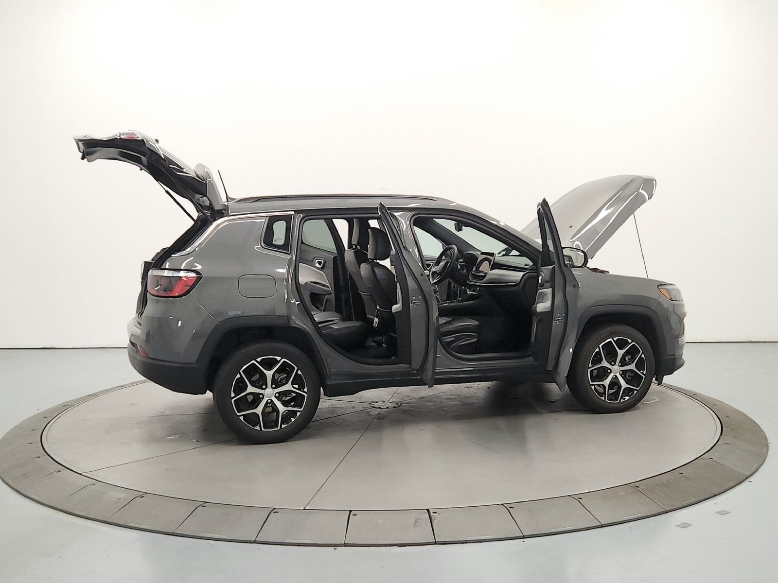 Used 2024 Jeep Compass Latitude AWD/4WD image 16
