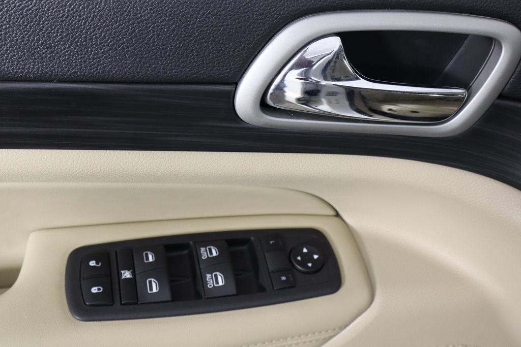 Used 2022 Jeep Grand Cherokee Laredo E RWD image 20
