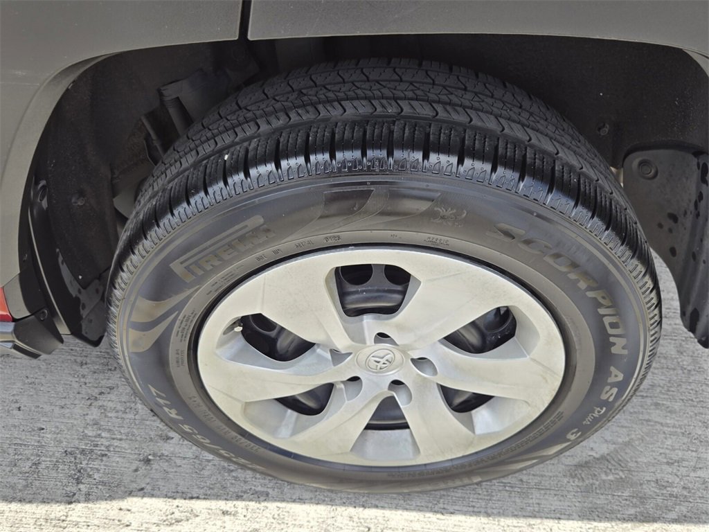 Used 2023 Toyota RAV4 LE image 10