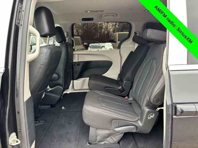 Used 2020 Chrysler Pacifica Touring image 24