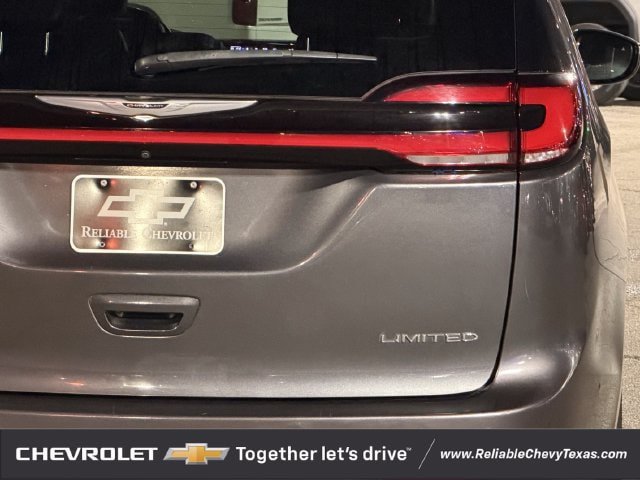 Used 2022 Chrysler Pacifica Limited FWD image 6