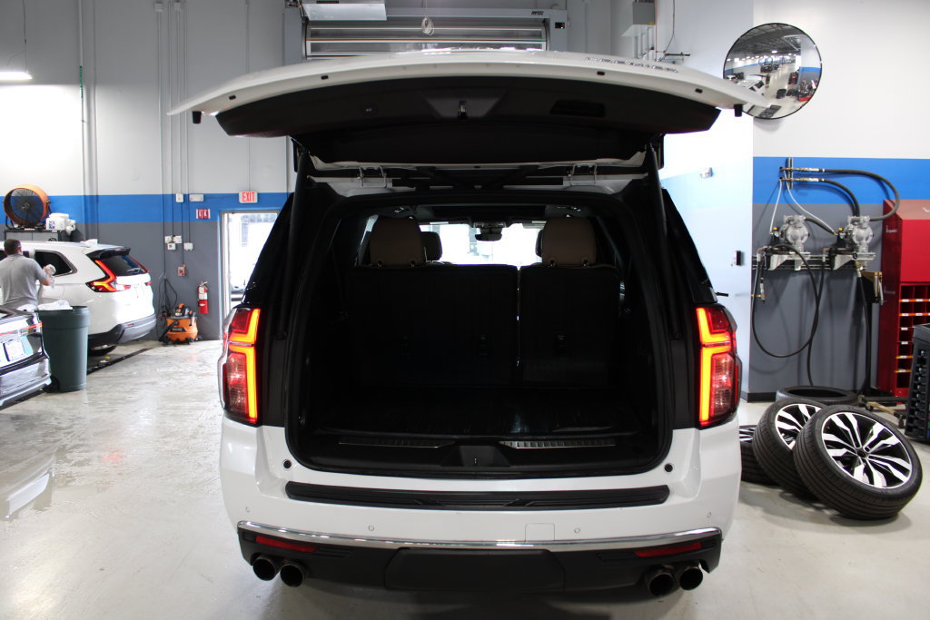 Used 2023 Chevrolet Suburban Premier AWD/4WD image 19