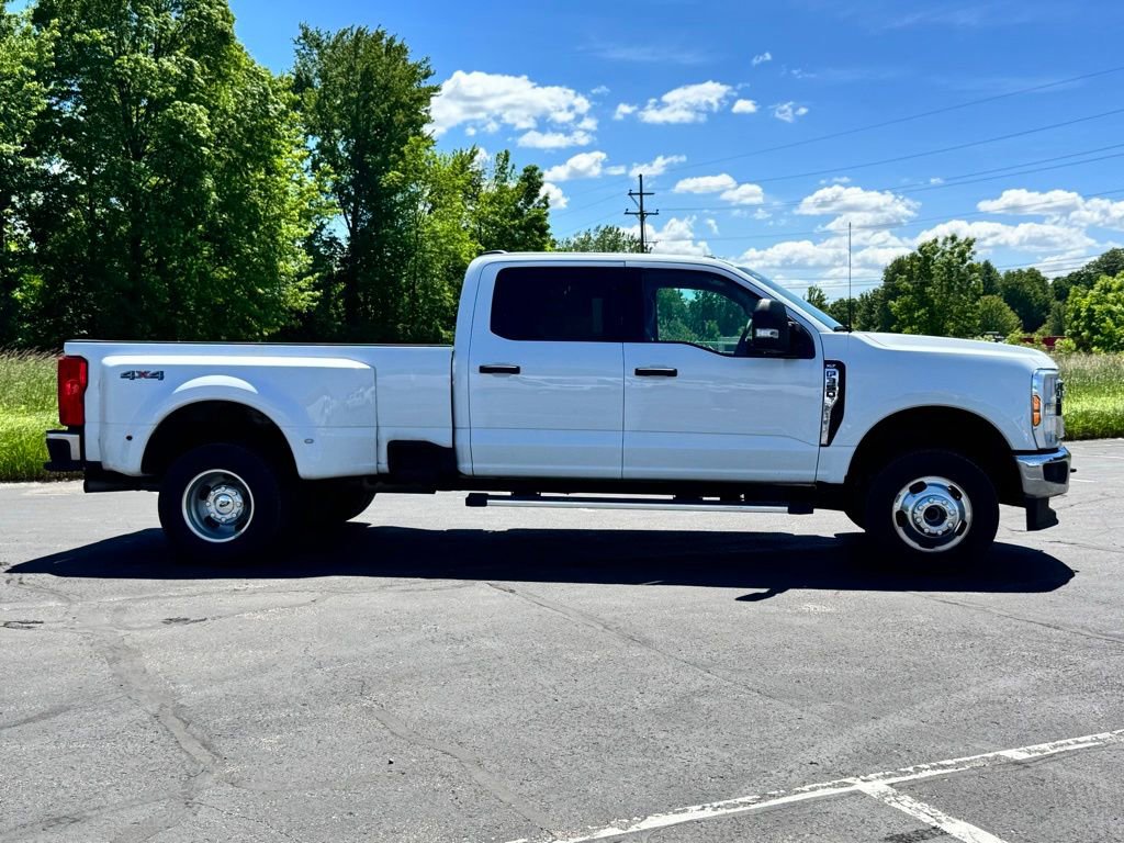 Used 2024 Ford F350 XLT AWD/4WD image 3