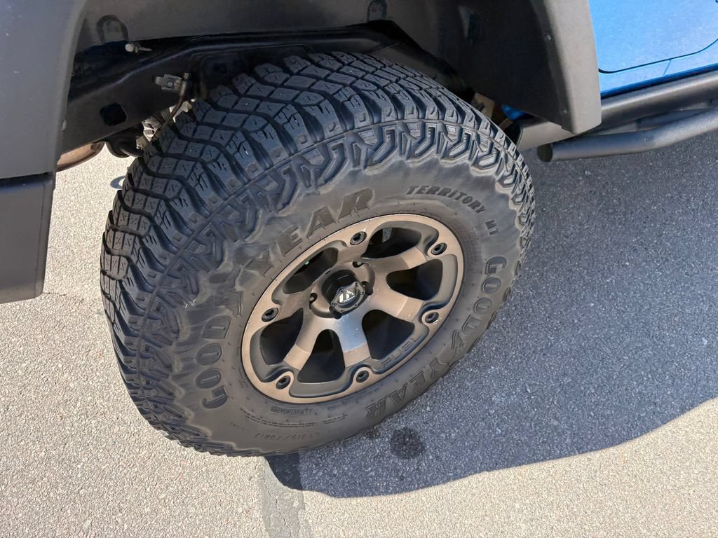 Used 2016 Jeep Wrangler Unlimited Rubicon w/ Connectivity Group AWD/4WD image 13