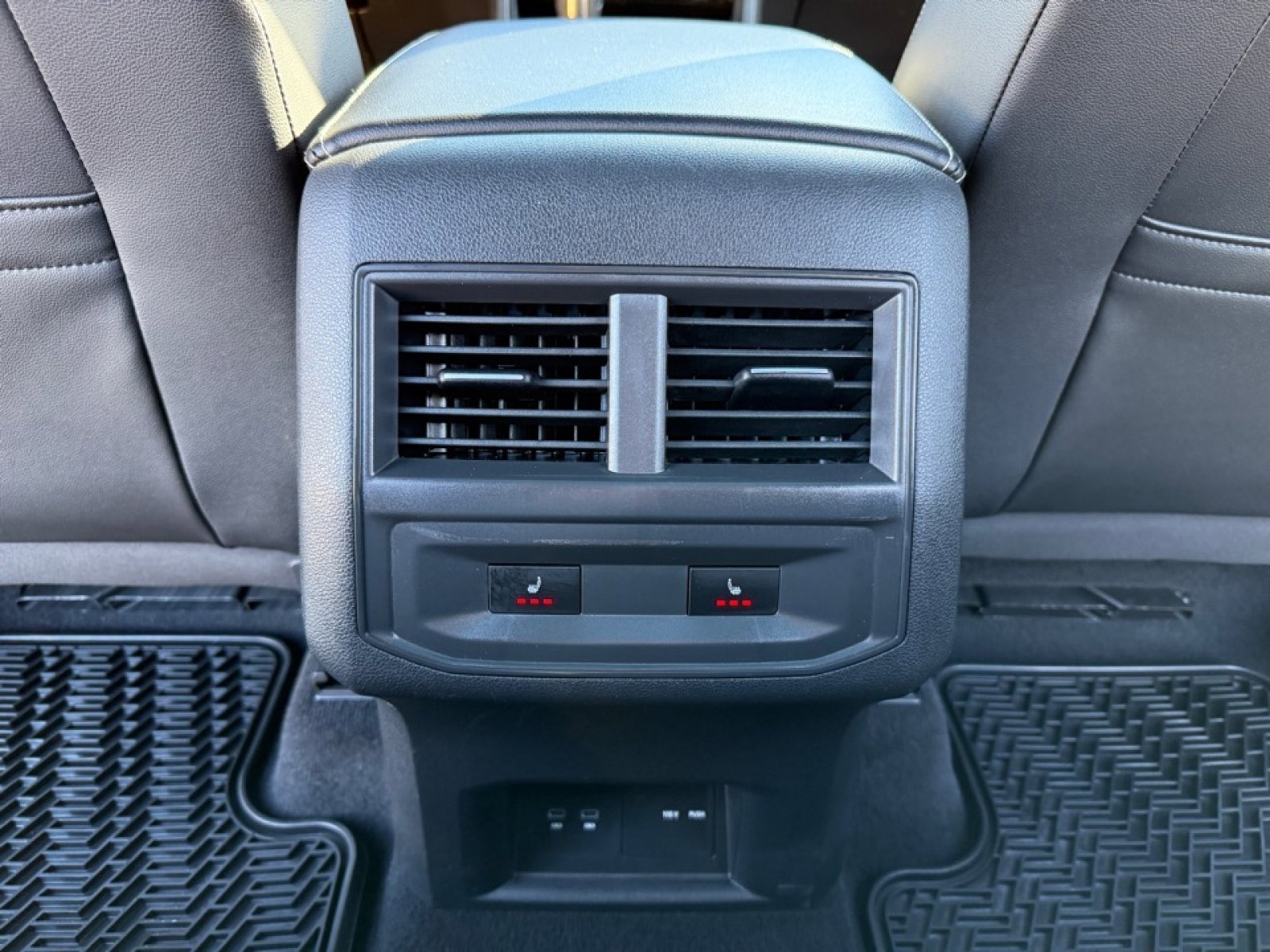 Used 2022 Volkswagen Atlas Cross Sport SEL Premium R-Line image 31