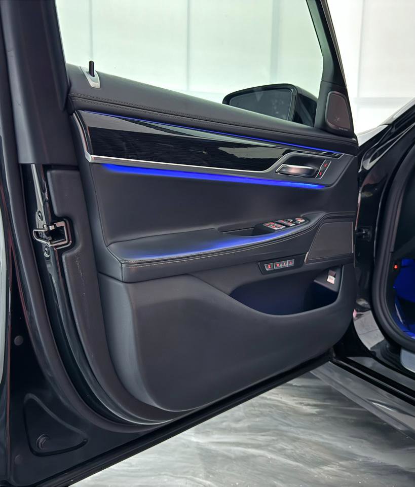 Used 2018 BMW 740e xDrive AWD/4WD image 18