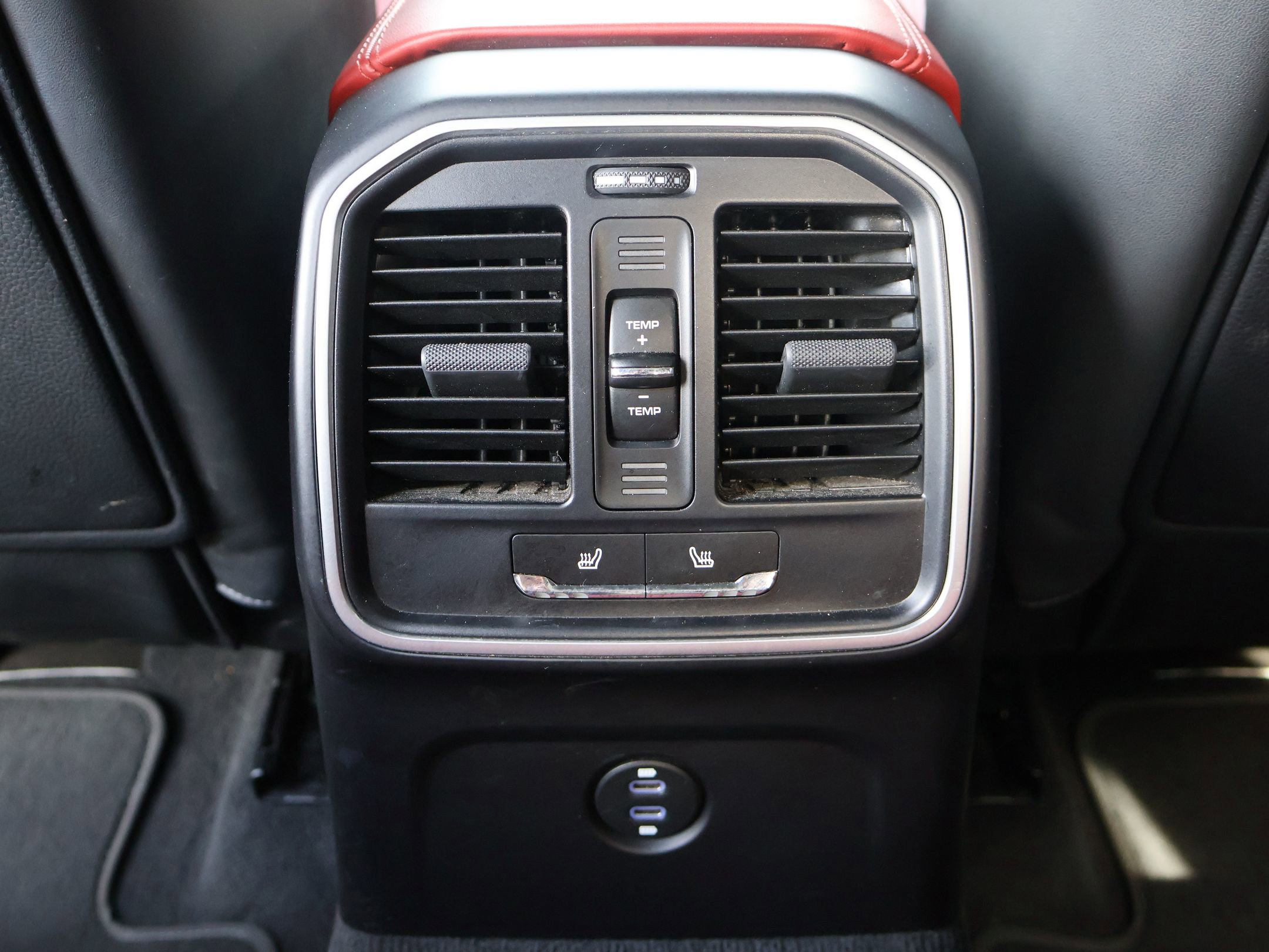 Used 2022 Porsche Macan image 24