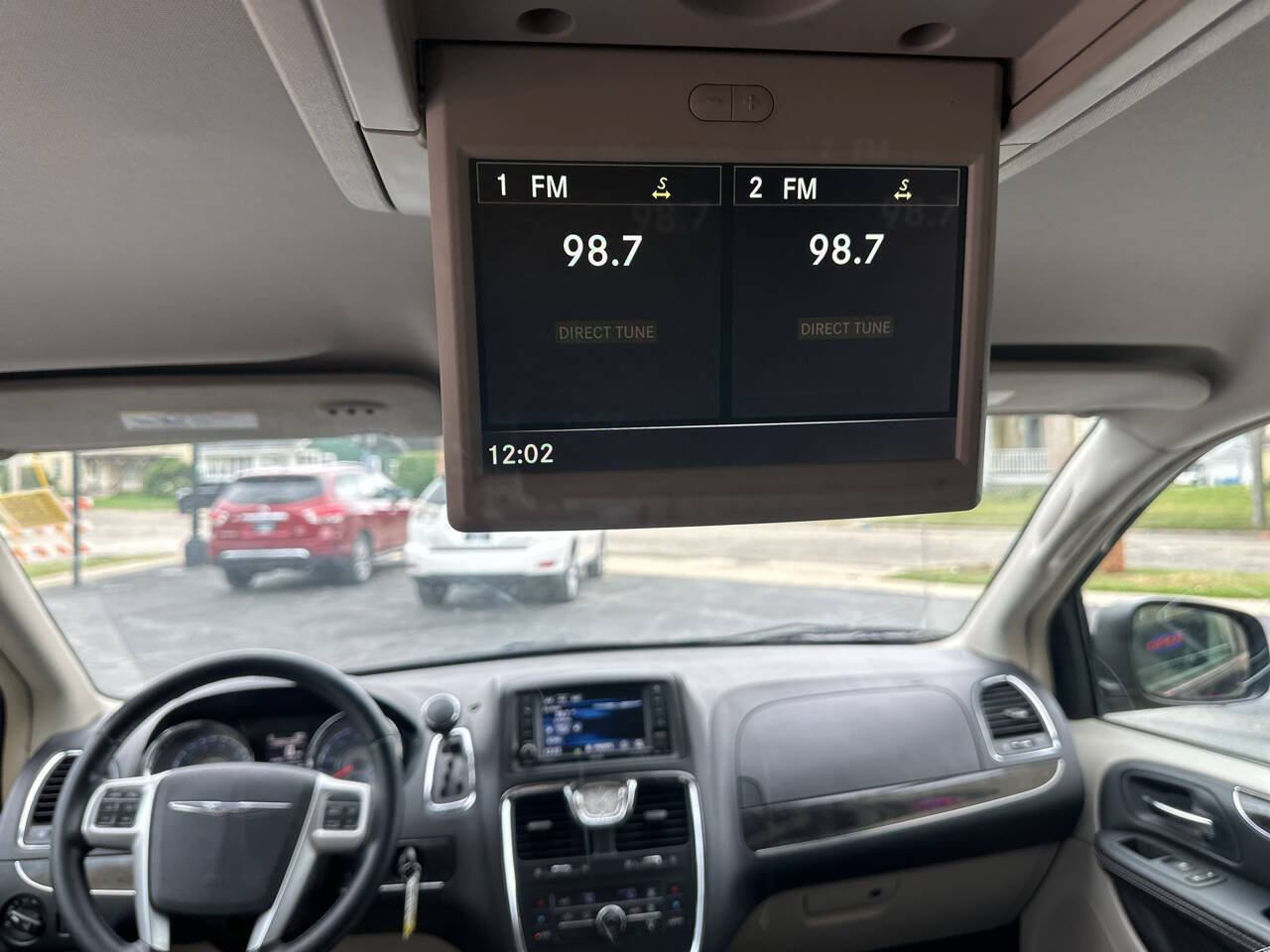 Used 2015 Chrysler Town & Country Touring FWD image 15