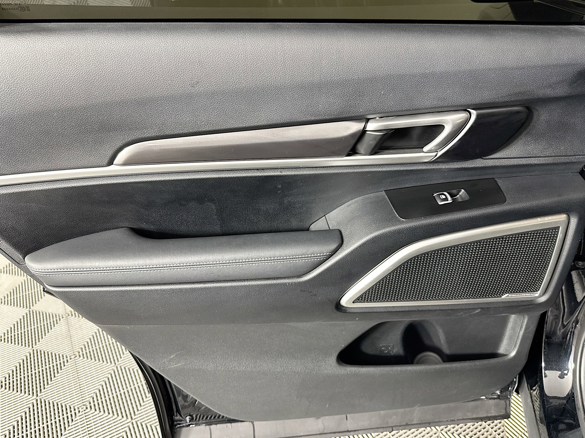 Used 2023 Kia Telluride S image 25