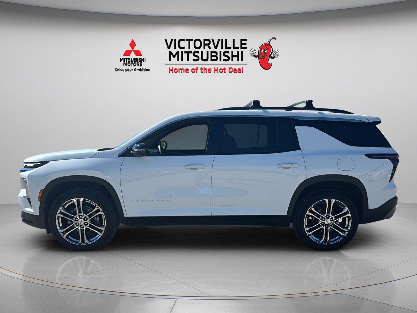 Used 2025 Chevrolet Traverse LT w/ LPO, Floor Liner Package FWD image 4