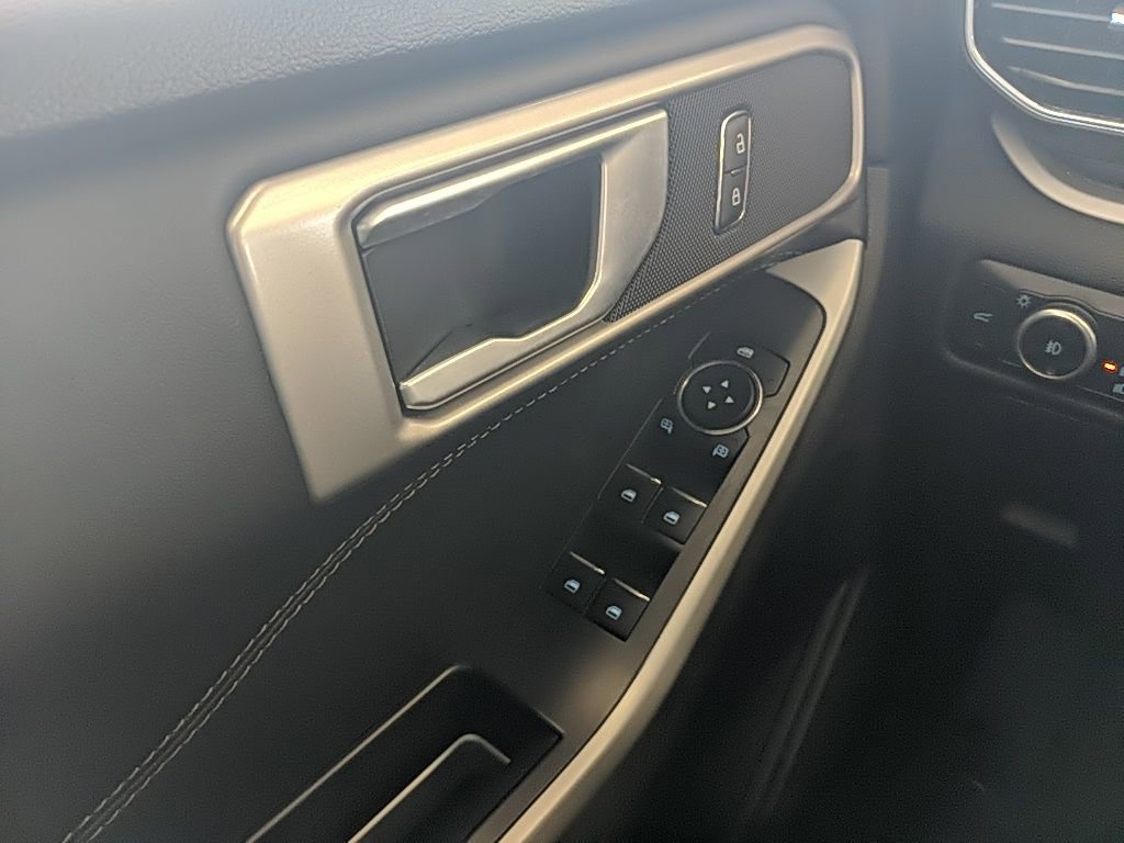 Used 2023 Ford Explorer XLT w/ Equipment Group 202A image 29