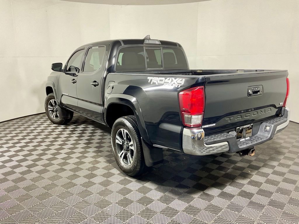Used 2016 Toyota Tacoma TRD Sport image 10