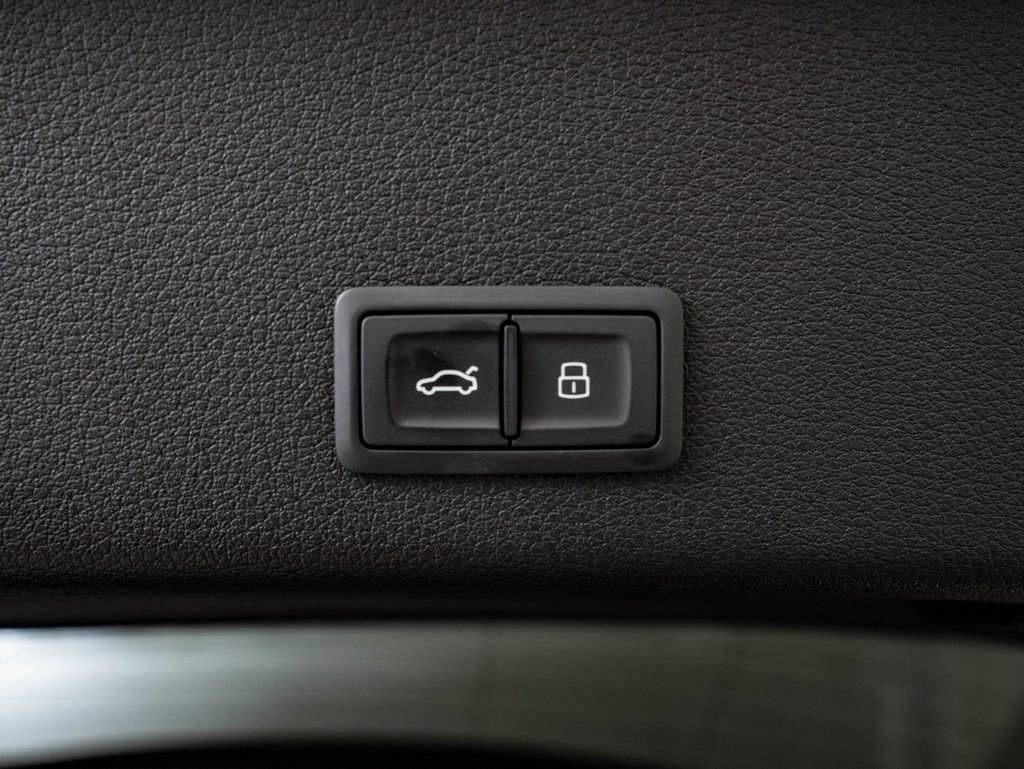 Used 2021 Audi e-tron Premium w/ Convenience Plus Package AWD/4WD image 22