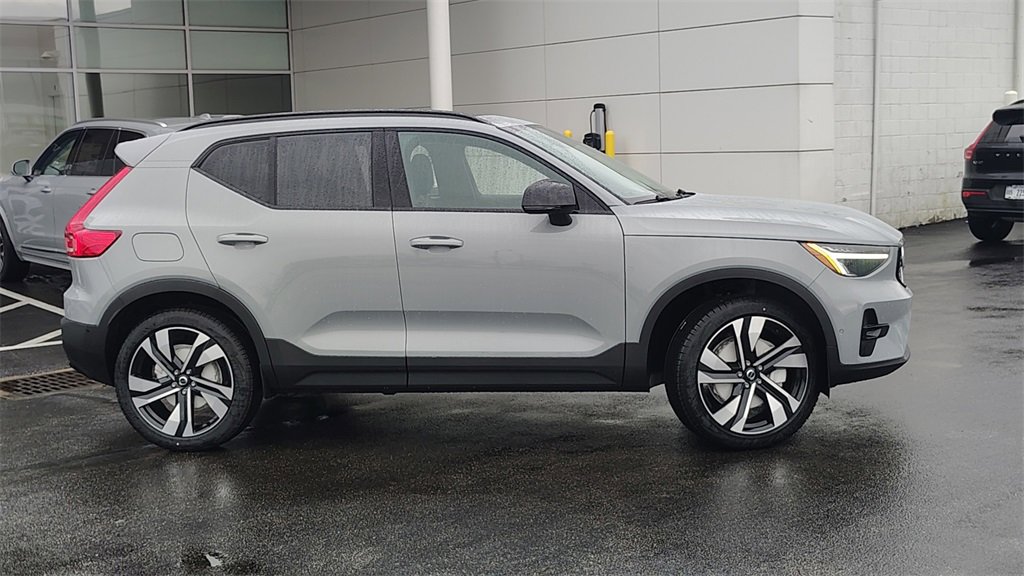 New 2026 Volvo XC40 B5 Plus w/ Climate Package image 2