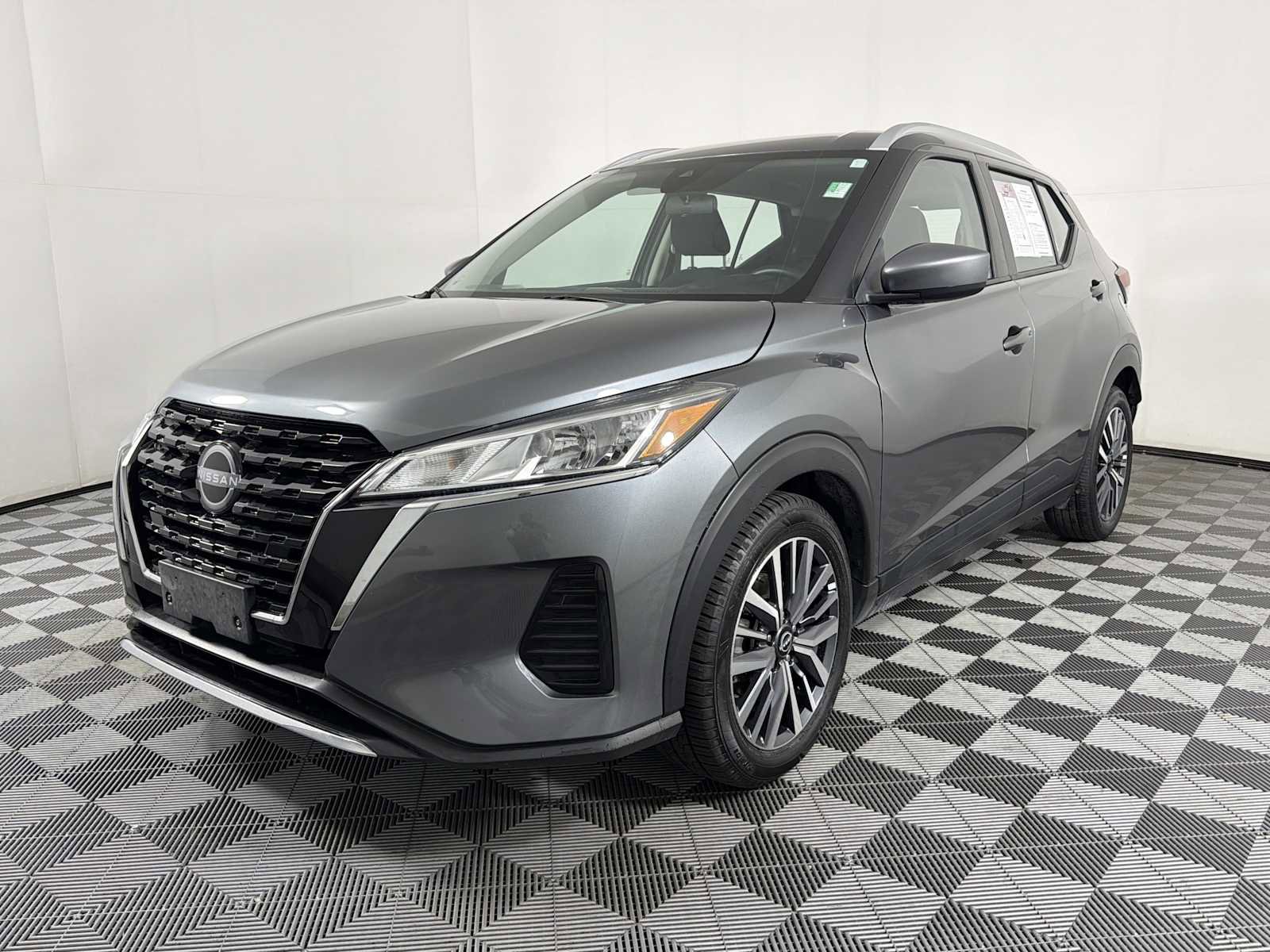 Used 2024 Nissan Kicks SV FWD image 3