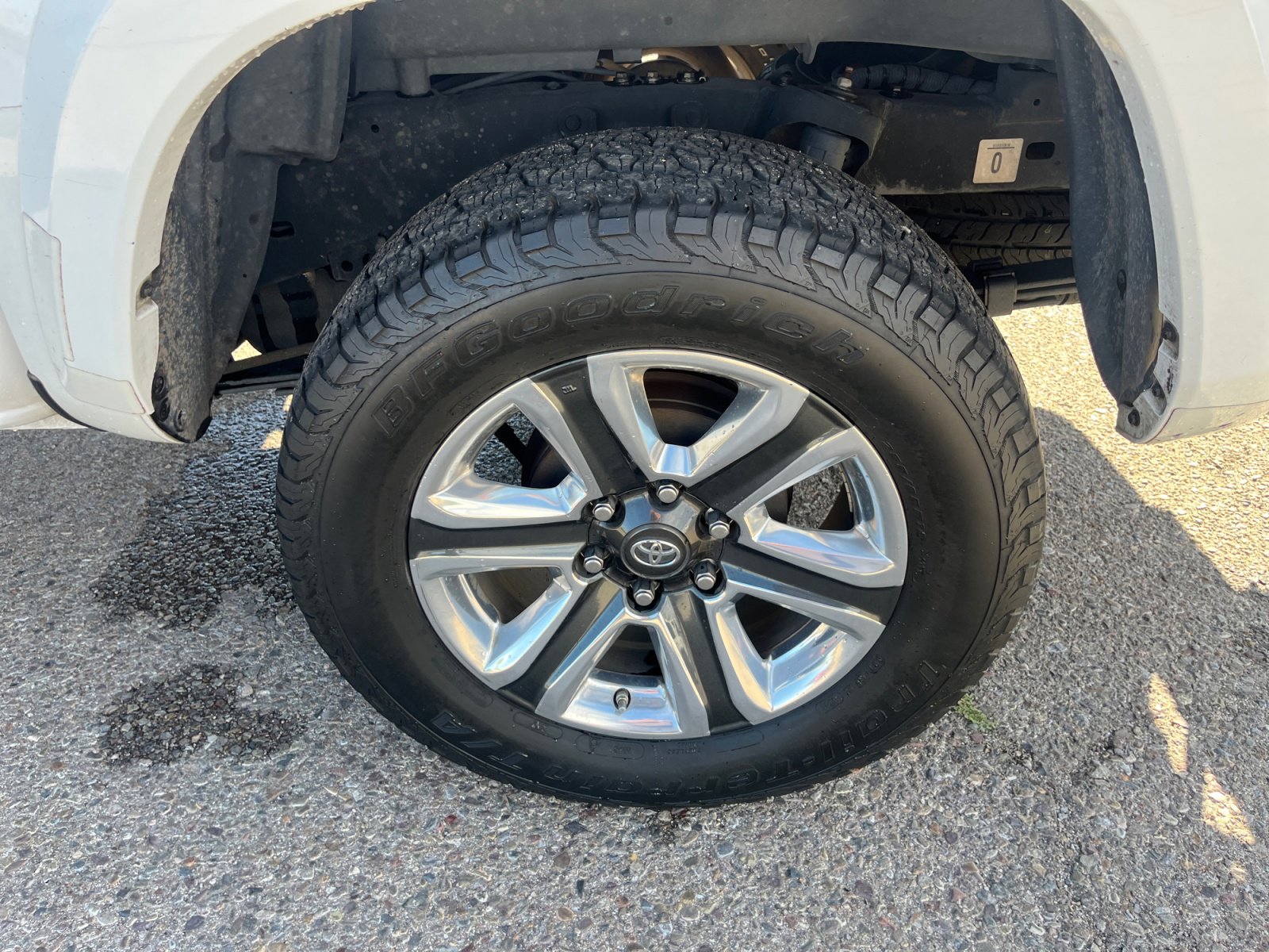 Used 2017 Toyota Tacoma Limited image 25