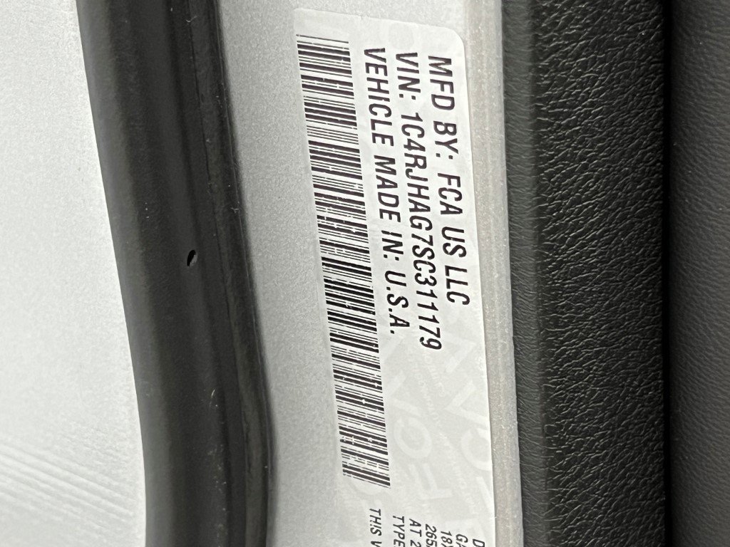 New 2025 Jeep Grand Cherokee Altitude image 27