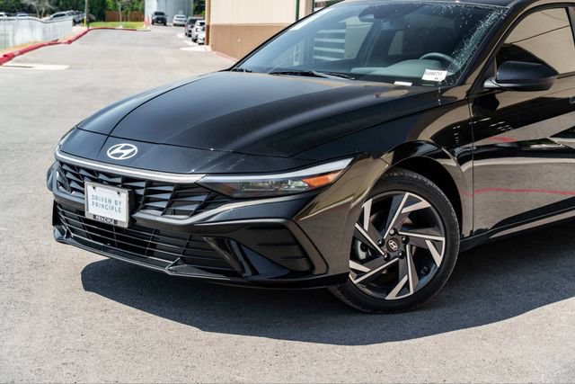 New 2025 Hyundai Elantra Sport FWD image 3