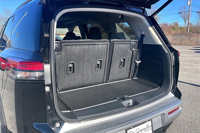 Certified 2025 Nissan Pathfinder Platinum w/ Cargo Package image 37